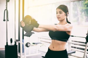 Kesalahan Umum Wanita di Gym: Menghindari Jebakan dan Mengoptimalkan Latihan Anda