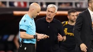 Kontroversi VAR dalam Sepak Bola Modern: Antara Keadilan dan Hilangnya Esensi Permainan
