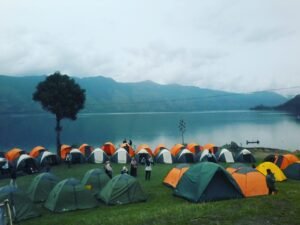Mendaki Gunung untuk Pemula: Menaklukkan Puncak dengan Persiapan dan Semangat