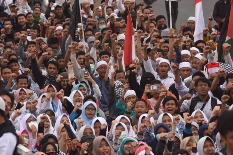 Peran Generasi Muda dalam Politik: Kekuatan, Tantangan, dan Masa Depan Demokrasi