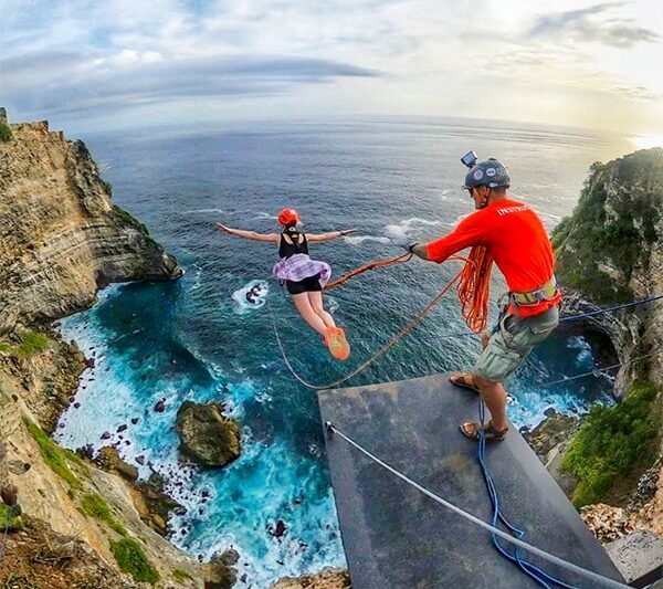 Rekomendasi Spot Bungee Jumping di Dunia: Memacu Adrenalin di Ketinggian