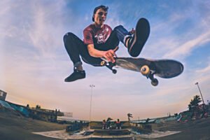 Skateboarding: Sejarah Panjang, Evolusi, dan Daya Tarik Abadi