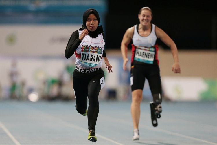 Tentu, mari kita bedah rekor dunia lari 100 meter, sebuah pencapaian yang selalu memukau dan menjadi tolok ukur kecepatan manusia.