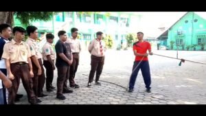 Tentu, mari kita bahas teknik dasar tarik tambang yang benar dalam sebuah artikel yang informatif dan mudah dipahami.