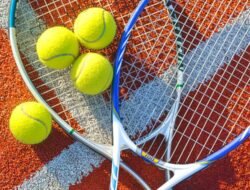 Tentu, mari kita bahas dunia tenis dalam sebuah artikel informatif dan menarik.